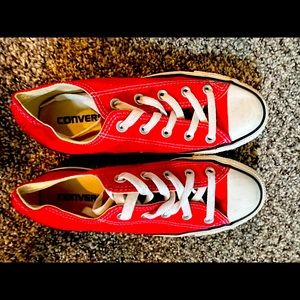 Converse red